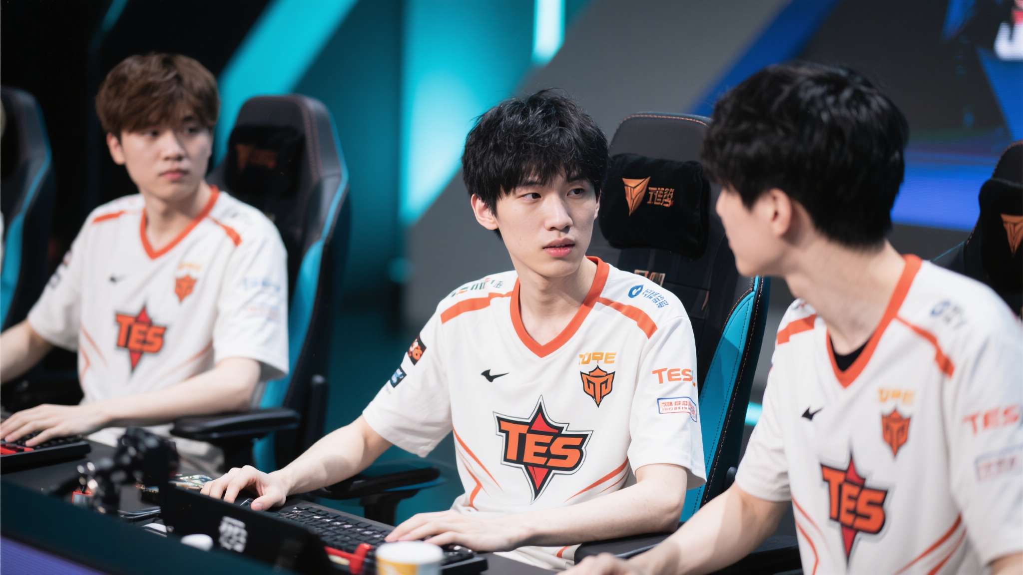 LPL4月4日开战TES对阵IG 两大“陀螺队”引爆期待! TES近期状态稳定,上单369与打野Tian的联动愈发默契,中路knight的个